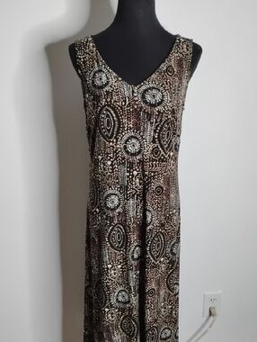 Kari Sleeveless V-Neck Printed Maxi Dress in Brown and Cream